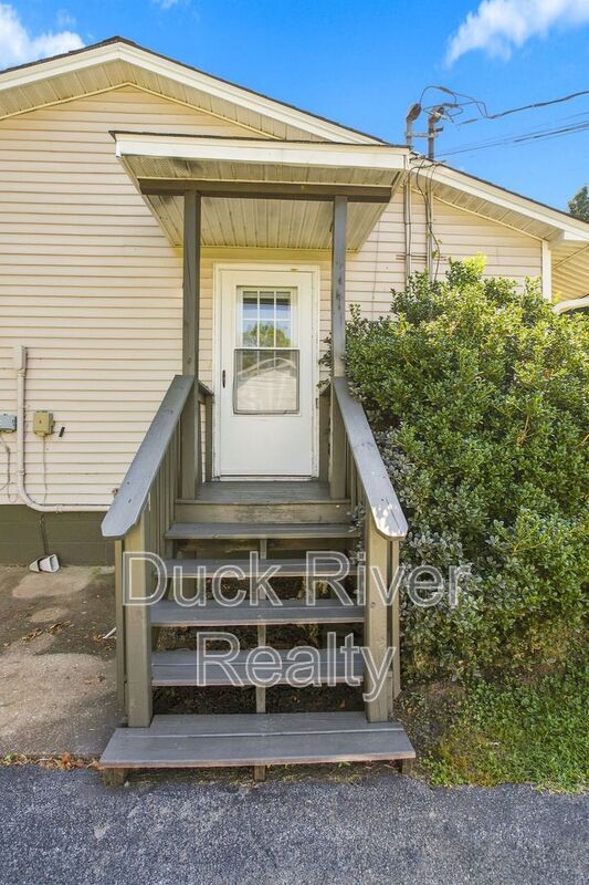 Building Photo - 1626 Lindsey Dr
