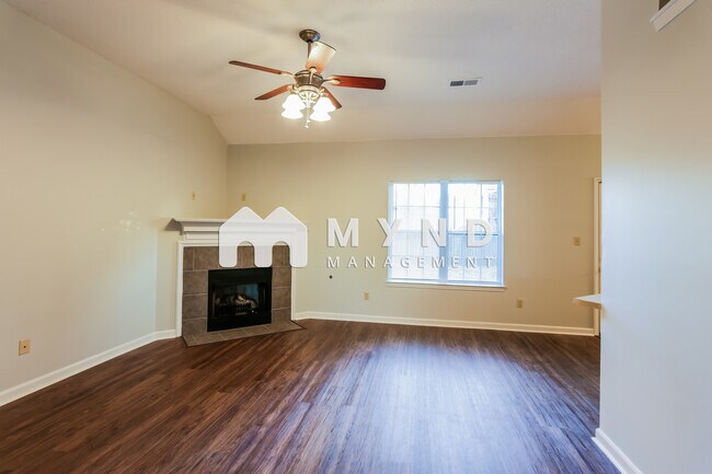 Building Photo - 3283 Court Dr