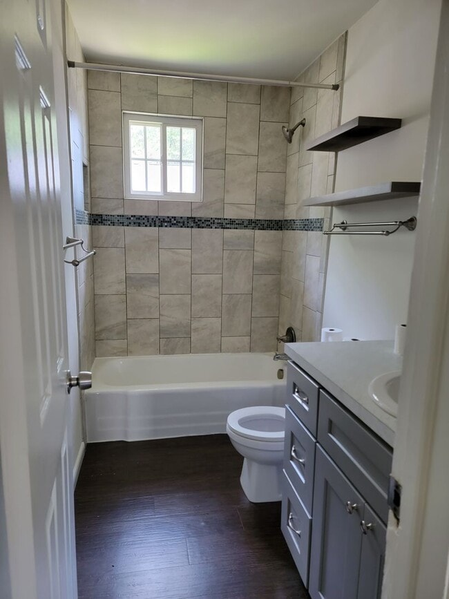 Building Photo - 2 BR 1 Full Bath Duplex Virginia Place