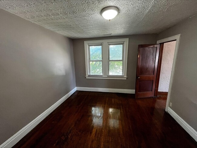 Building Photo - 738 N Dawson Ave