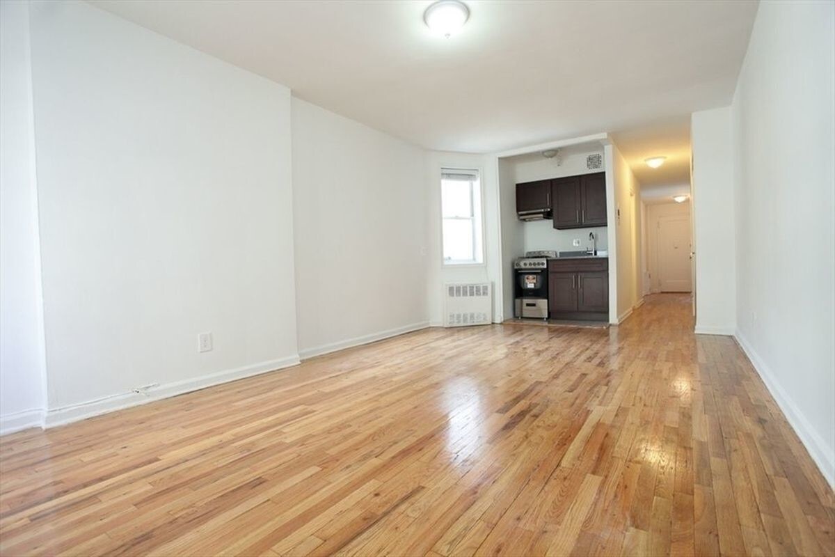Primary Photo - 311 E 24th St