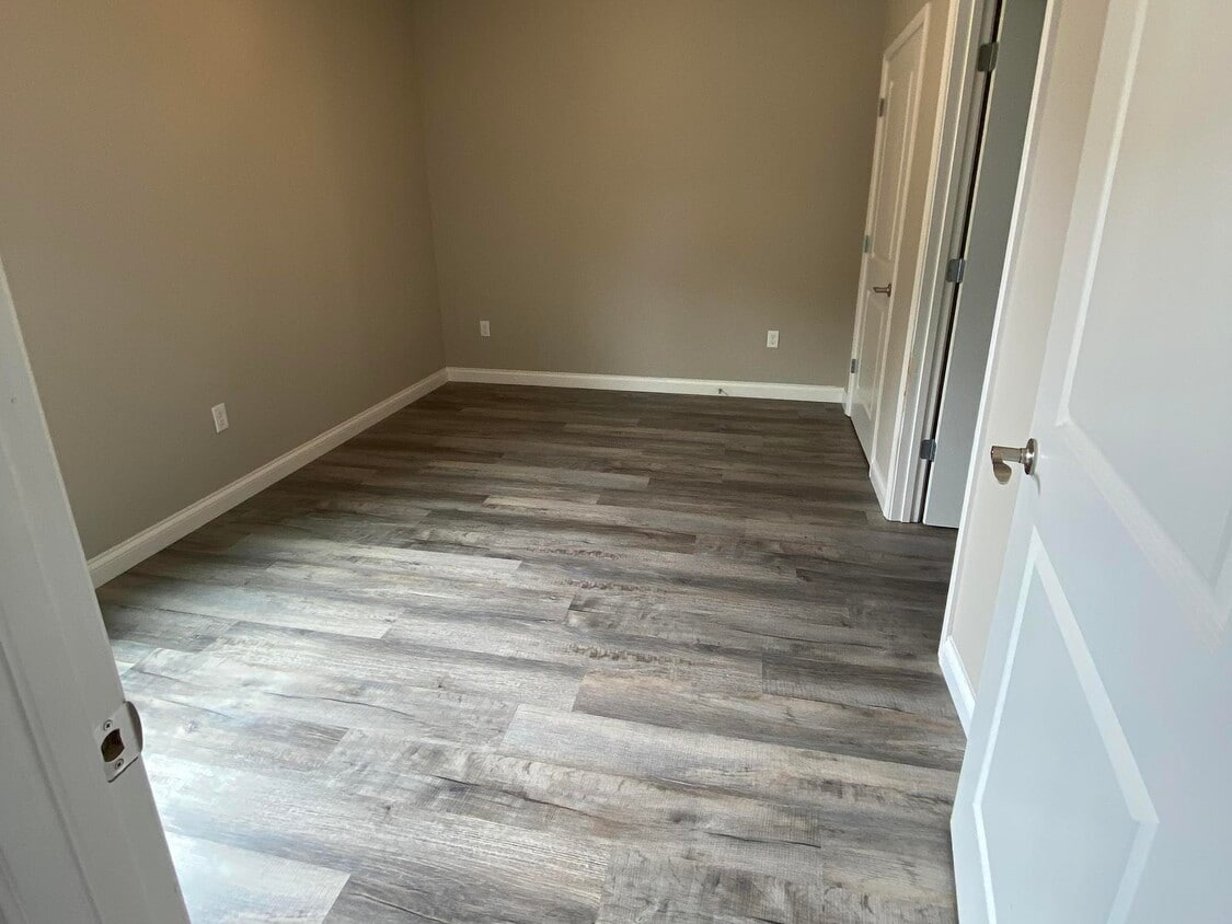 Building Photo - 1125 Old Barren River Rd