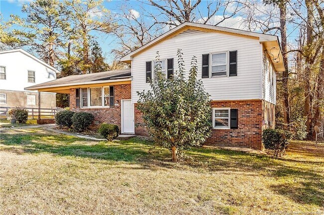 Building Photo - 1089 Essex Pl