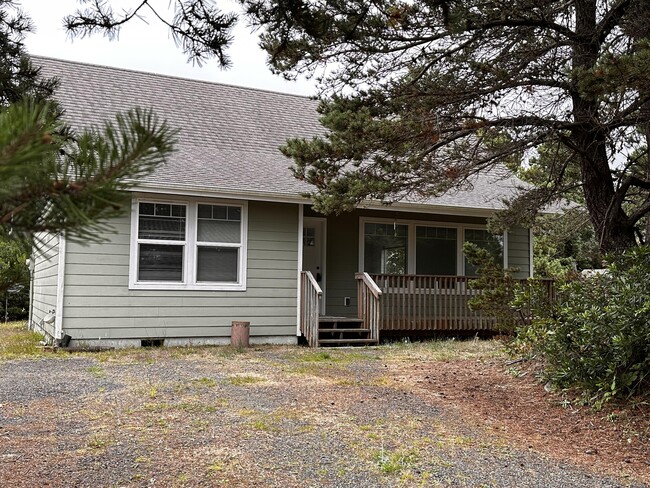 Building Photo - 308 Marine View Dr SW