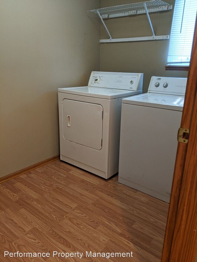 Building Photo - 6620 Shadow Pines Dr