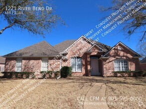 Building Photo - 1221 River Bend Dr