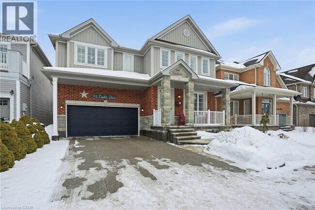 Photo du bâtiment - 63 Fowler Dr