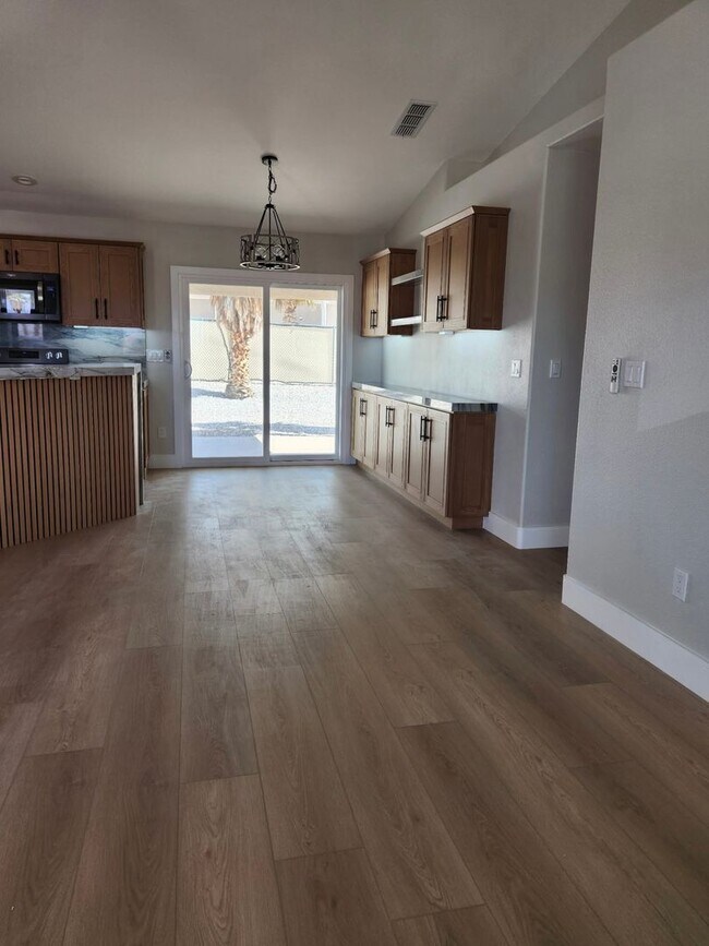 Building Photo - Impeccably Remodeled Long-Term Rental