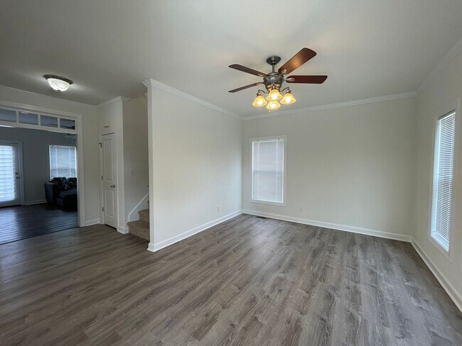 Foto del edificio - Bright and Welcoming 2-Story Retreat, Steps From the Ocean!