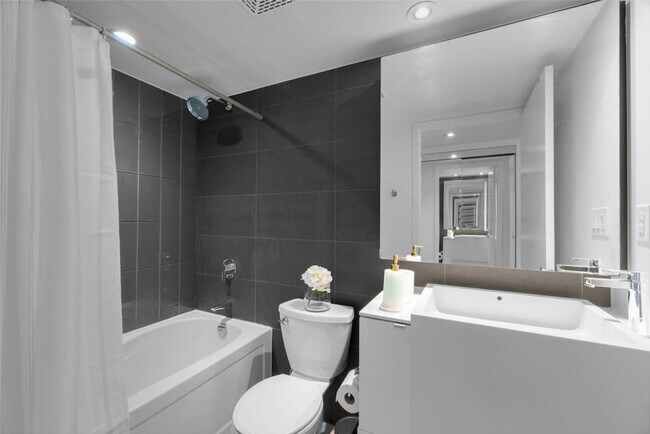 Photo du bâtiment - 21 Iceboat Terr