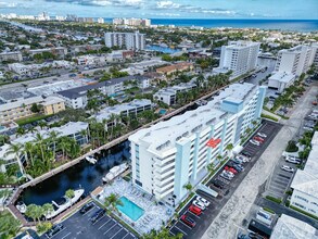 Building Photo - 3051 NE 48th St