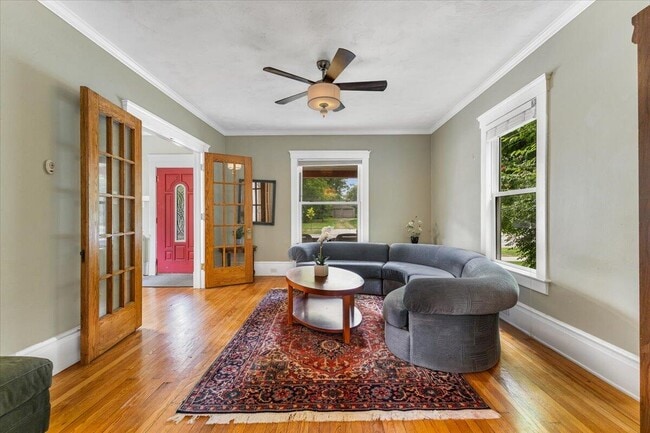 Building Photo - 910 W Huron St