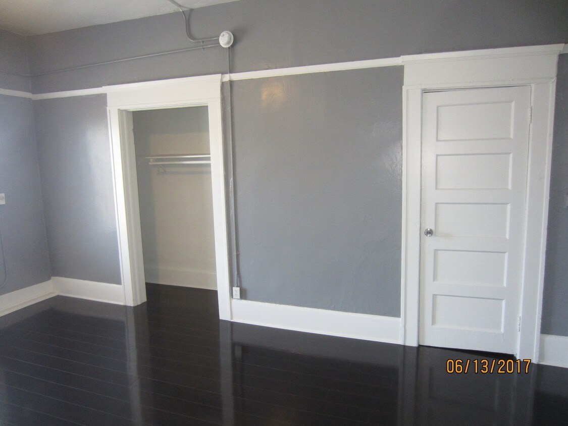 Building Photo - 914 S Alvarado St