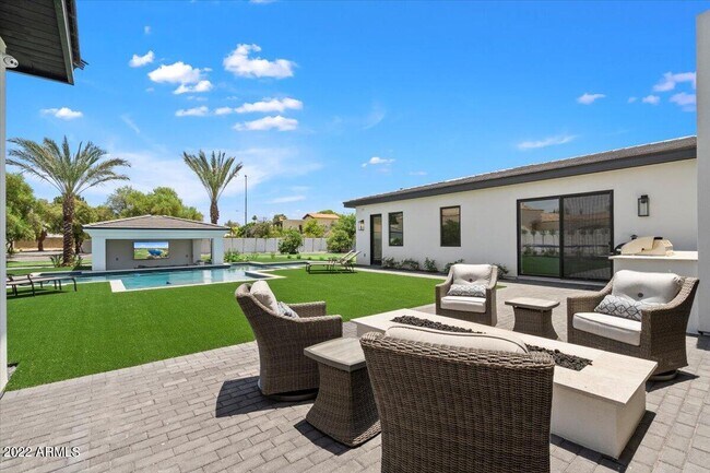 Foto del edificio - 1749 N Lemon