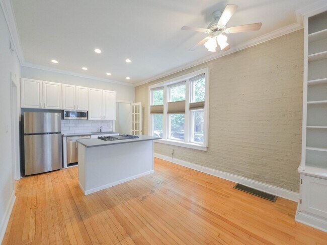 Foto del edificio - 3852 N Southport Ave