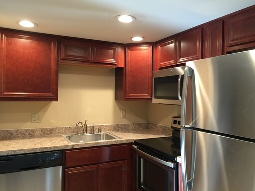 Kitchen - 2323 Harrodsburg Rd