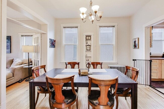 Building Photo - 1652 W Nelson St