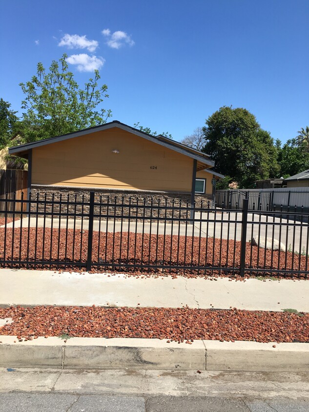 Primary Photo - 624 N Encina St