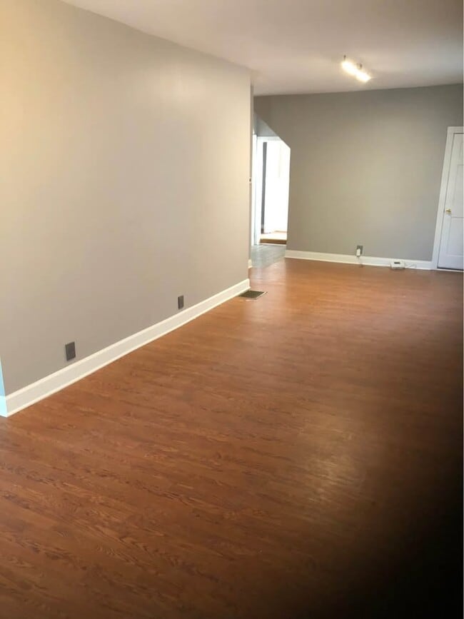 Building Photo - 107 Kail St