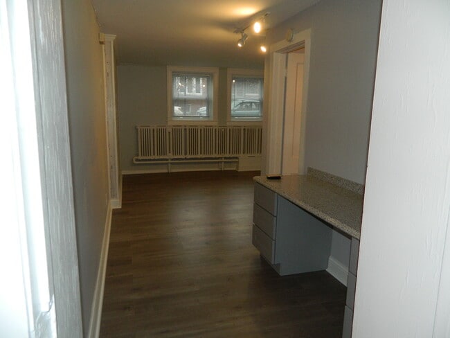 Living Room - 2517 W Gunnison St