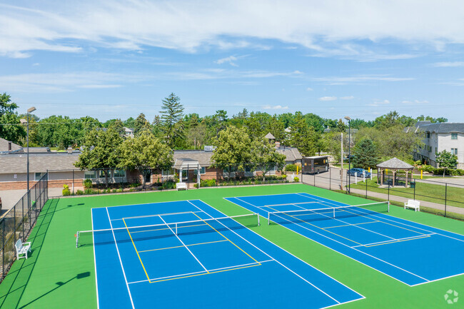 Tennis Courts - International Village Apartments