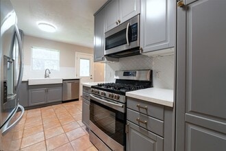 Building Photo - 2227 Libbey Dr