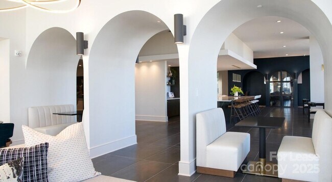 Foto del edificio - 4300 Sharon Rd