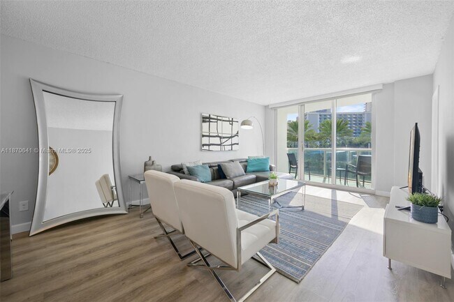 Foto del edificio - 19370 Collins Ave