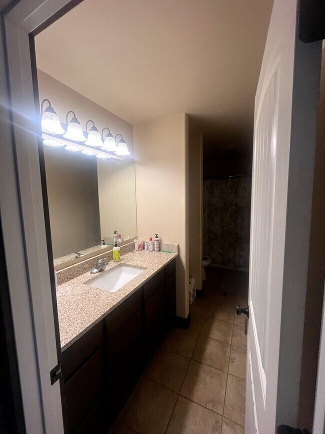 Building Photo - 3 Bed 2 Bath in Bozeman