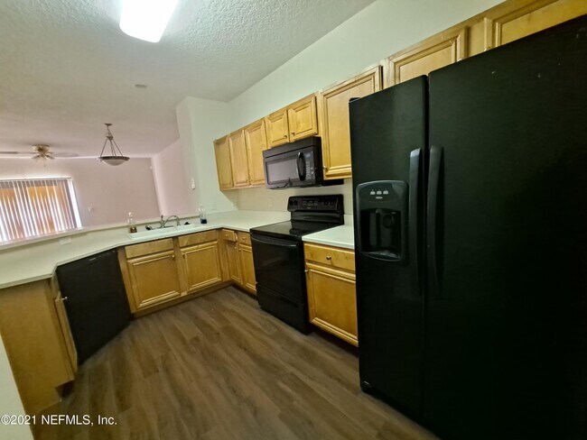 Foto del edificio - 3750 Silver Bluff Blvd