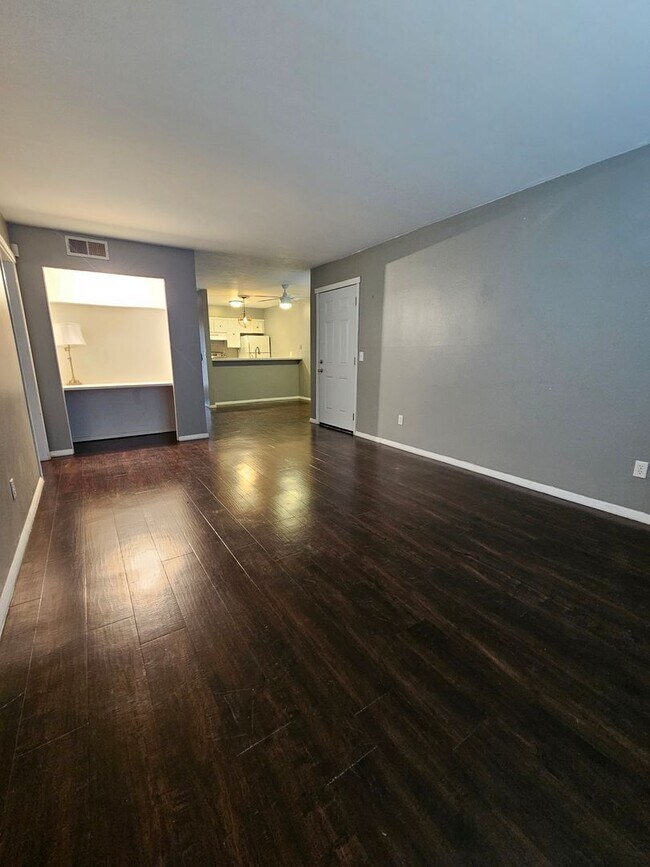 Foto del edificio - (2) Bed/(2) Bath with View of OU Golf Course in Cardinal Creek AVAIL NOW!