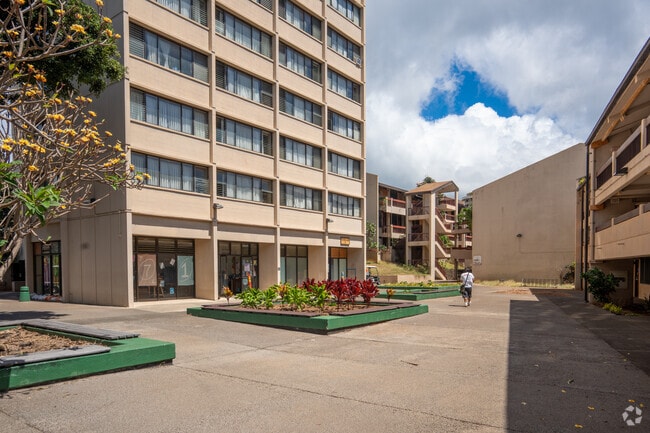 Building Photo - Hale Wainani