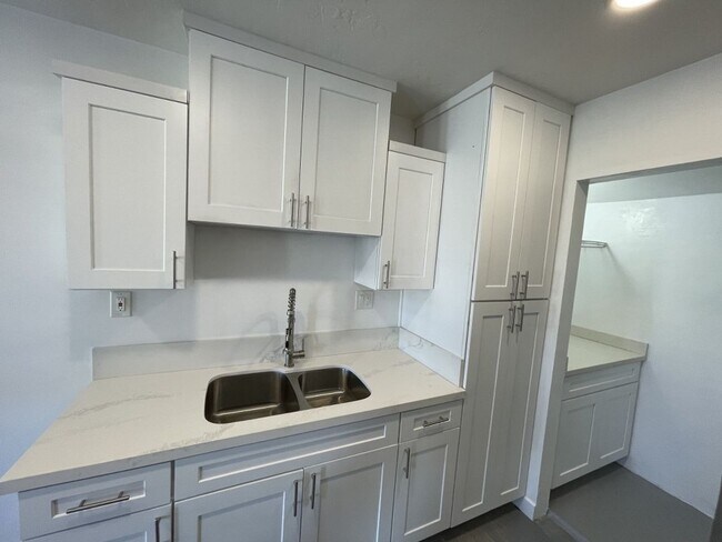 Foto del edificio - 5535-5539 Potomac St