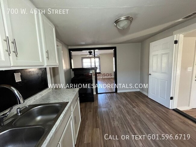 Foto del edificio - 700 W 45th St