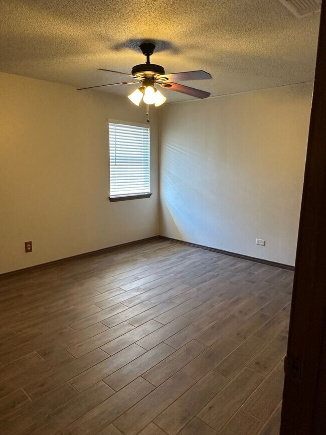 Foto del edificio - 1006 Fairway Dr