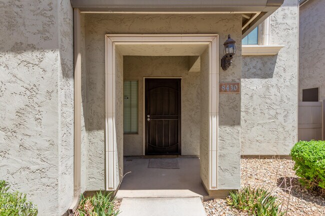 Building Photo - 8430 W Lewis Ave