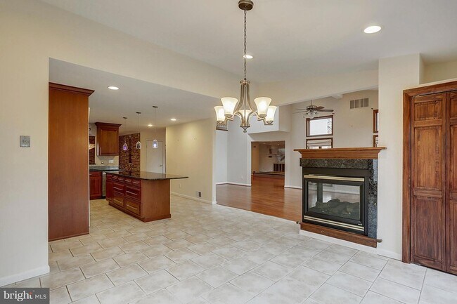 Building Photo - 9801 Clydesdale St