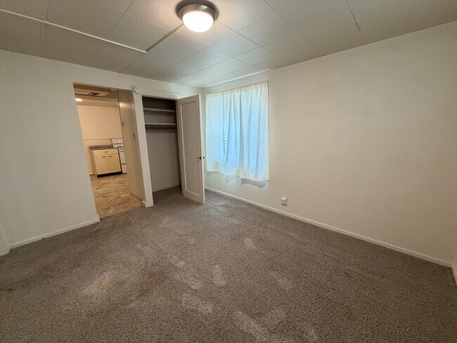 Building Photo - 1014 4th St W