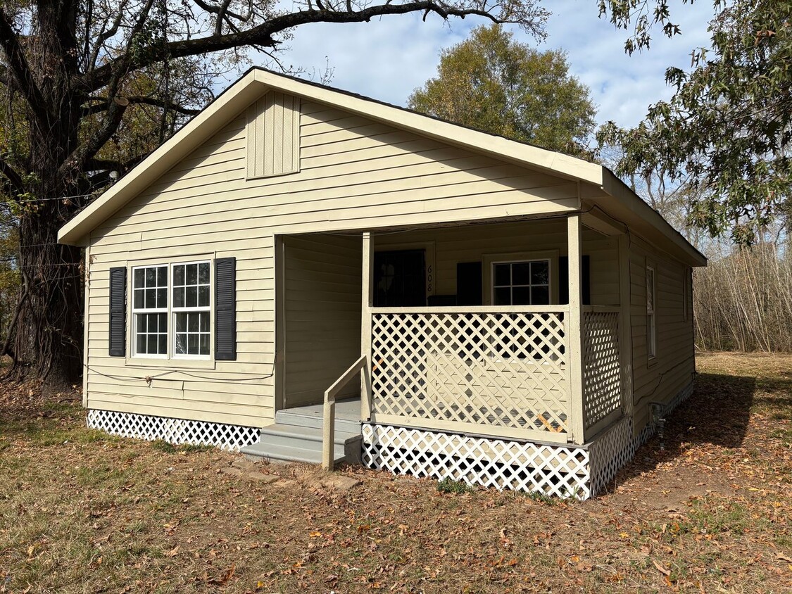 Foto principal - Nice house on large lot with low traffic