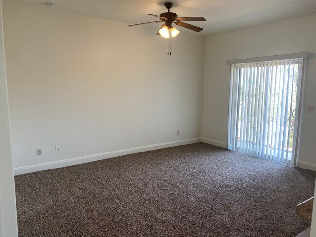 Building Photo - MILLCREEK SPRINGS TOWNHOME