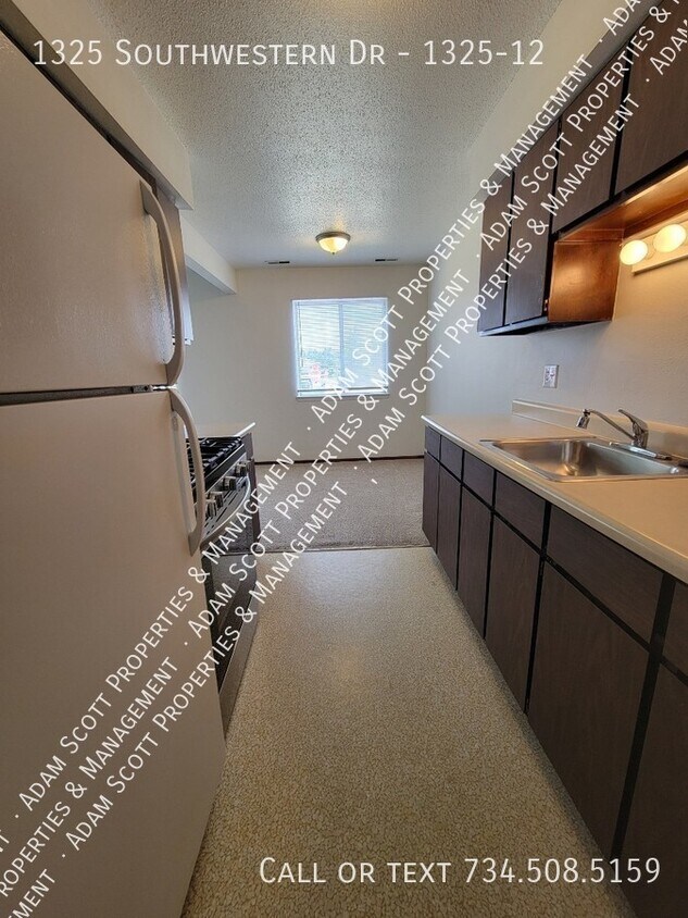 Primary Photo - 1325 Southwestern Dr