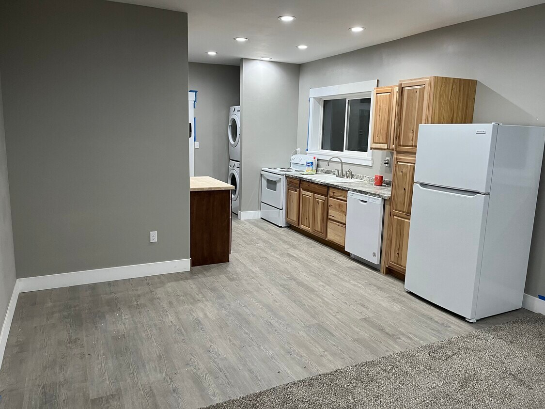 Foto principal - 1044 N Highway 91