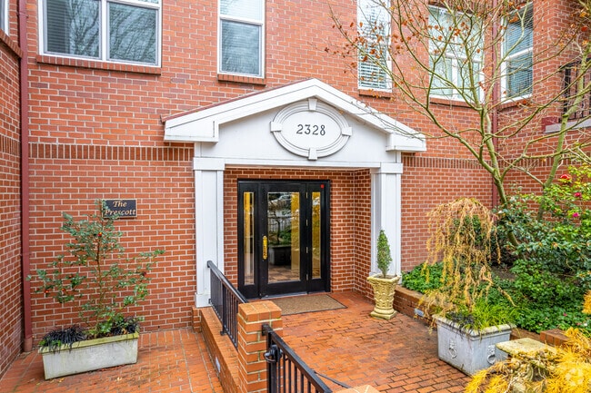 Entrance - 2328 NW Glisan St