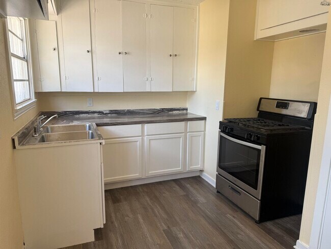 Building Photo - 2802 Rugeley St