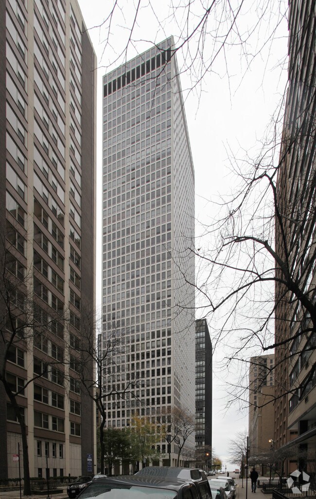 Plaza on Dewitt 260 E Chestnut St Chicago, IL Apartments for Rent