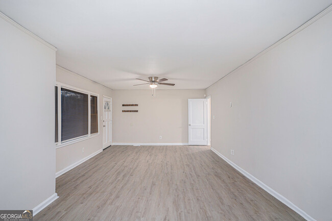 Building Photo - 864 Northview Dr