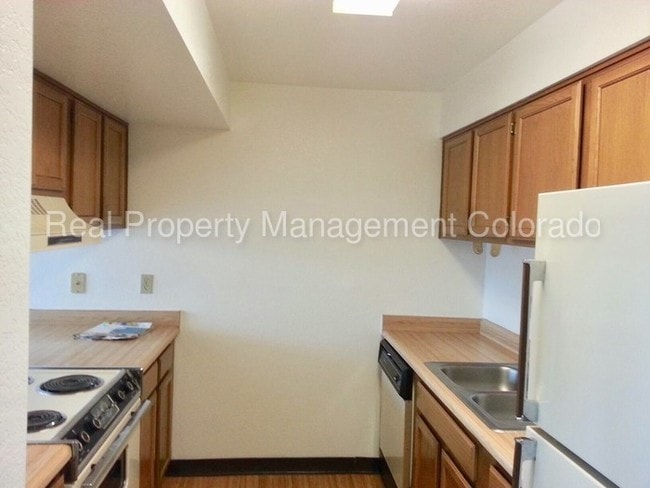 Building Photo - Lovely Condo in Shadow Hills!
