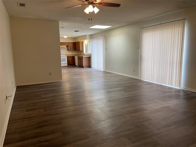 Building Photo - 626 E Hwy 67