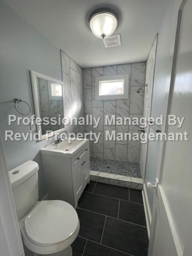 Building Photo - 56 N Willett St