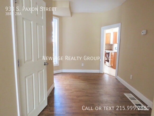 Building Photo - 933 S Paxon St